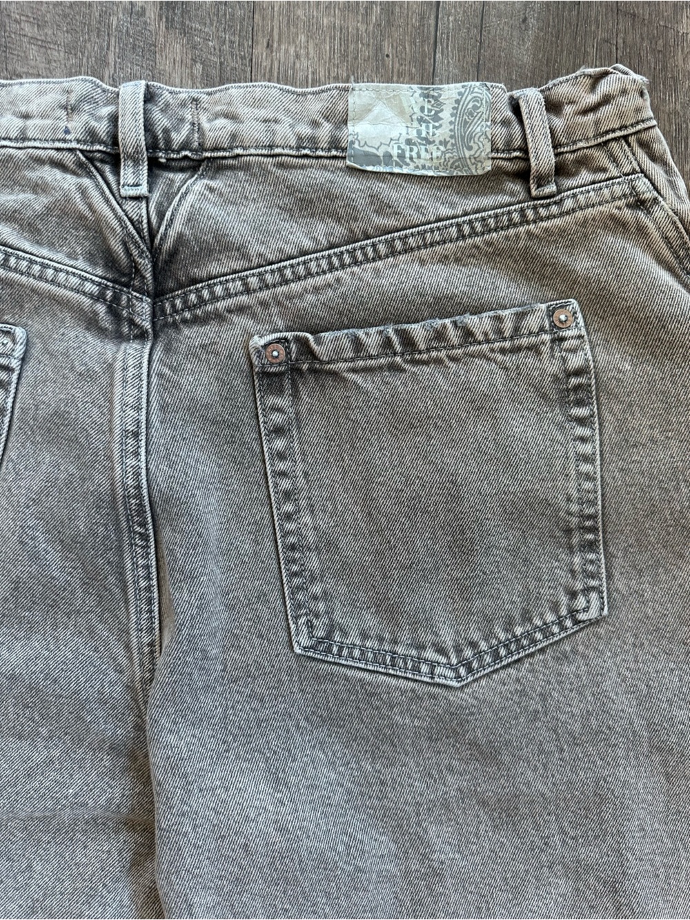Free People Olsen Cuffed Barrel Size 33 NWT - Picture 13 of 13